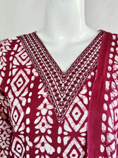 Maroon and white v neck with work batik print 3 pcs kurti set - Image 4