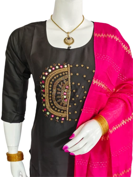Black handwork with pink color duppatta 3 pcs kutri set - Image 3